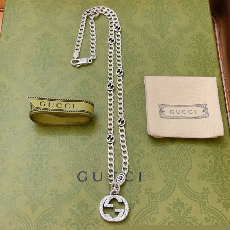 G*u*i necklaces